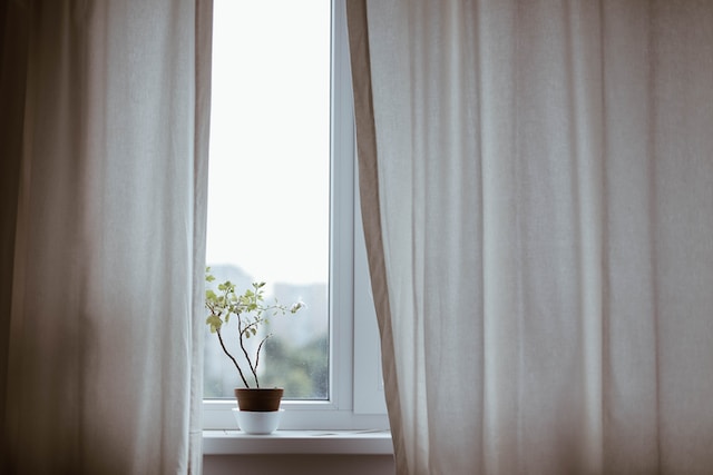 Waarom isolerende raamfolie een slimme investering is voor je huis